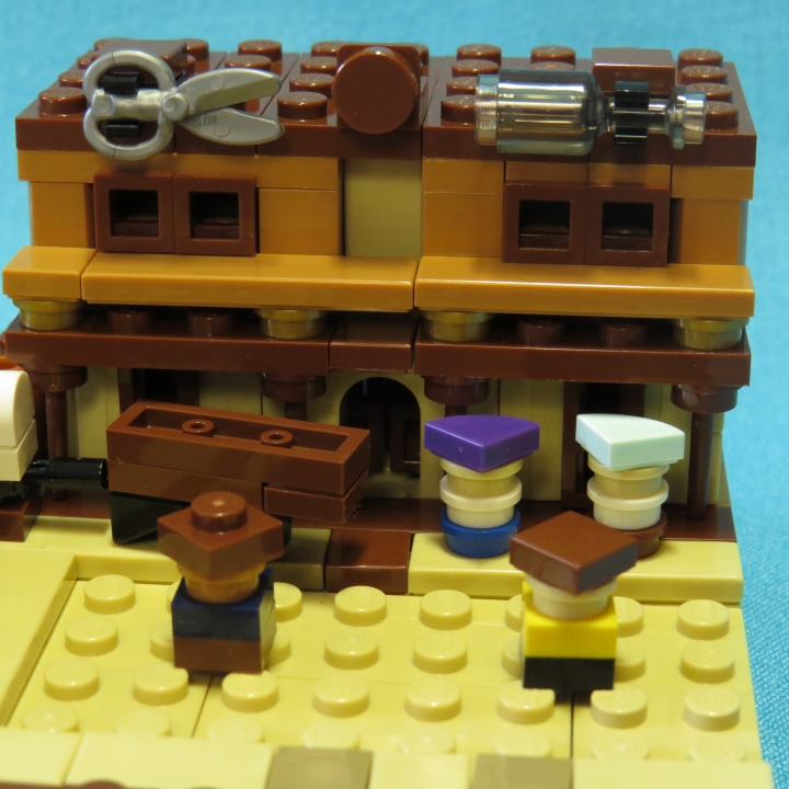 LEGO MOC - LEGO-конкурс 16x16: 'Вестерн' - Вестбрик, Штат Техас: Подружки у входа в салун завидуют тому, что дуэль происходит не за их сердца, а за честь бифштекса.