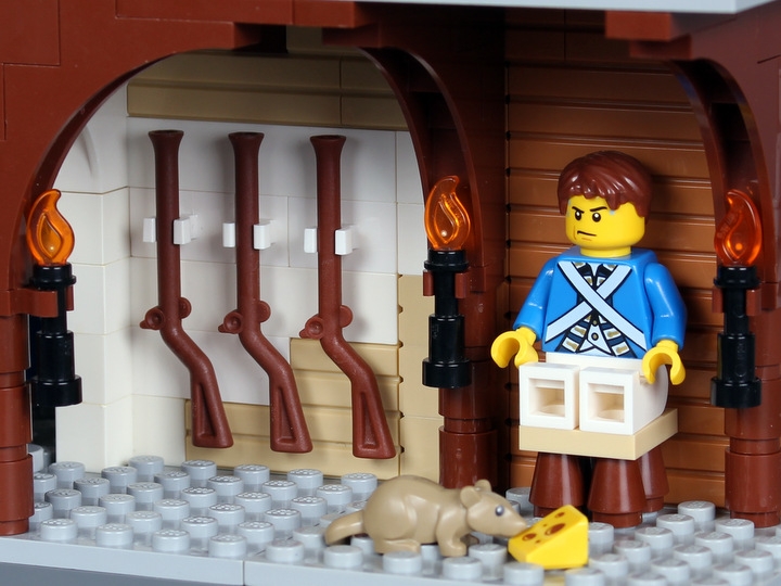 LEGO MOC - LEGO-конкурс 24x24: 'Пираты' - Форт 'Южный': А в караулке всё тихо. Мышка где-то стащила сыр.