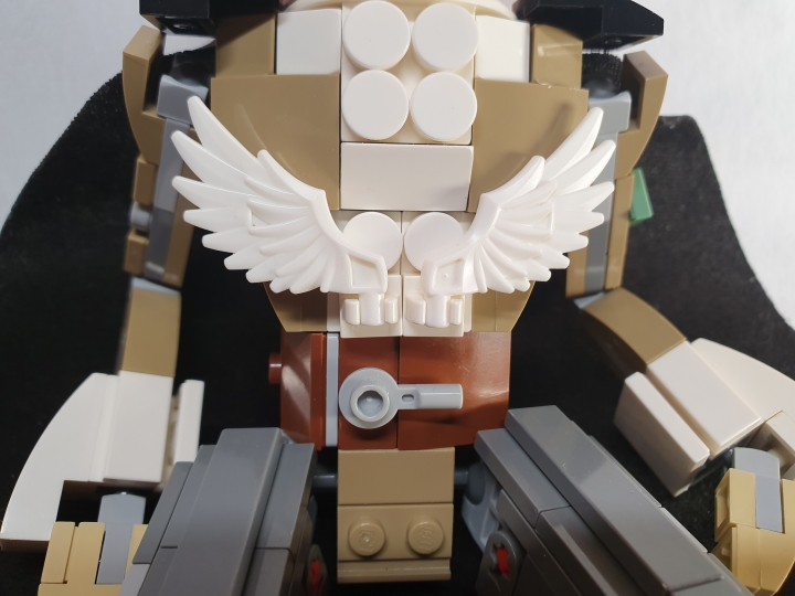 LEGO MOC - LEGO-конкурс 24x24: 'Пираты' - Капитан Рыжая Коса: Белые благородные крылья на костюме Косы давали понять, что она не простая пиратка, пропивающая золото в таверне.