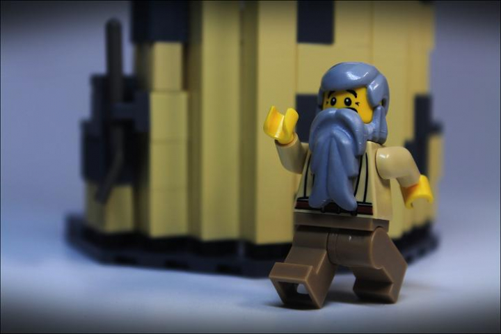 LEGO MOC - Потому что мы можем! - 'Эврика!': Ой, он уже стремглав бежит по улице...
