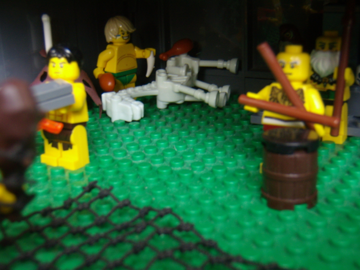 LEGO MOC - Потому что мы можем! - Пещерные люди открывают огонь.: Барабанщик крупным планом, обитатели пещеры.