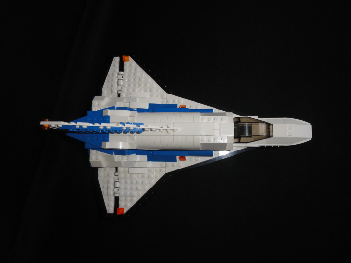 LEGO MOC - Потому что мы можем! - Вперёд, к звездам!: На обратном пути шаттл планирует и приземляется как обычный самолет.