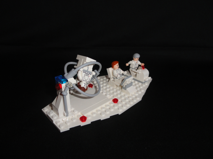 LEGO MOC - Потому что мы можем! - Вперёд, к звездам!: Как вам гироскопический тренажер? Как и многое другое здесь это одна из инноваций<br />
Есть желание прокатиться?