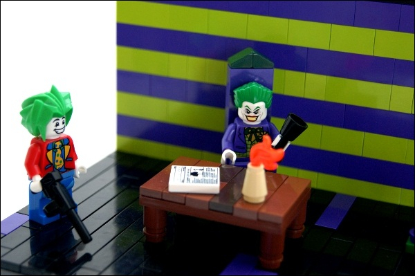 LEGO MOC - Герои и злодеи - Любовное  гнёздышко Джокера и Харли.
