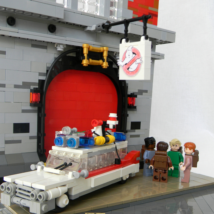 LEGO MOC - Герои и злодеи - Ghostbuster's firehouse!: Знаменитая машина охотников за привидениями - ECTO-1