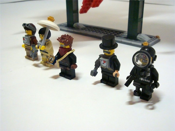 LEGO MOC - Steampunk Machine - «Алые паруса» в стиле Steampunk.: Герои. (механик спрятан за  Трубой, поэтому его не видно на фотографиях)