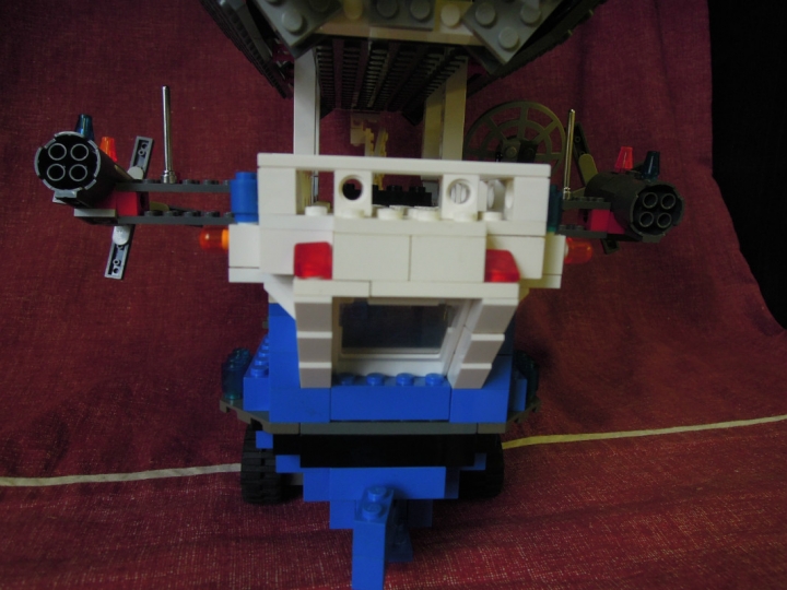 LEGO MOC - Мини-конкурс 'Битва Дирижаблей' - Дирижаблекорабль для путешествий.: Эти двигатели после взлёта могут поворачиваться и управлять движением дирижабля в нужном направлении и на нужной высоте.