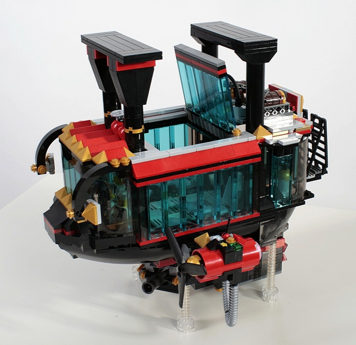 LEGO MOC - Мини-конкурс 'Битва Дирижаблей' - Игла: Для вентиляции и доступа к газовым задвижкам баллона крыша вертикально поднимается.