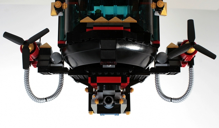 LEGO MOC - Мини-конкурс 'Битва Дирижаблей' - Игла: Ну вот наконец-то взлет, дирижабль приближается к нам.