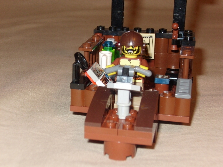 LEGO MOC - Мини-конкурс 'Битва Дирижаблей' - Небесная Акула: Каюта пилота, а по совместительству и капитана, вид спереди