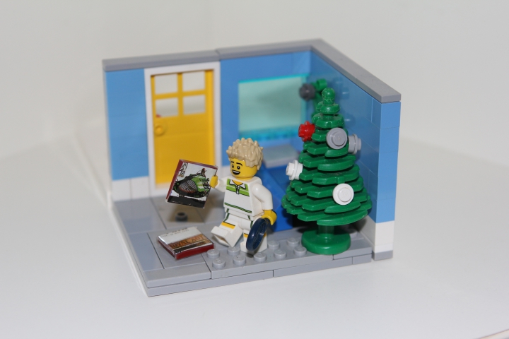 LEGO MOC - Новогодний Кубик 2014 - MOC: 'Рождественская Виньетка': Лёша открыв подарки, заметил там: Две книжки про Автомобили и новую ракетку!