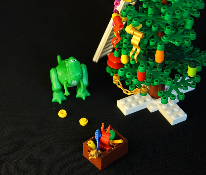 LEGO MOC - Новогодний Кубик 2014 - Новый год Юрского периода: ...