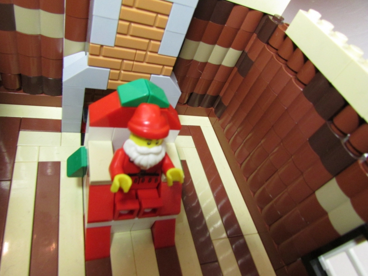 LEGO MOC - Новогодний Кубик 2014 - Мастерская чудес: Санта/Дед Мороз ближе