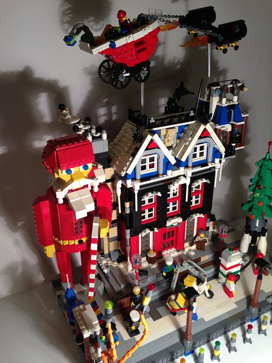 LEGO MOC - Новогодний Кубик 2014 - Новый 2014 LeGod: Огромная статуя Деда Мороза установленная прямо возле здания. Говорят, Дед Мороз замечает ее за много километров, и никогда не забывает заглянуть туда!