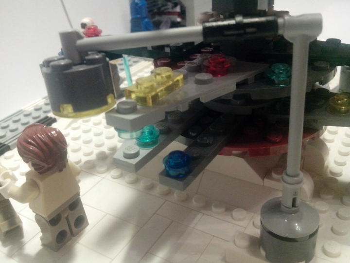 LEGO MOC - Новогодний Кубик 2014 - Новый Год, не только есть на нашей планете...: Лампочка (их три, но те то на др. фото есть, а эта бедняга нет 