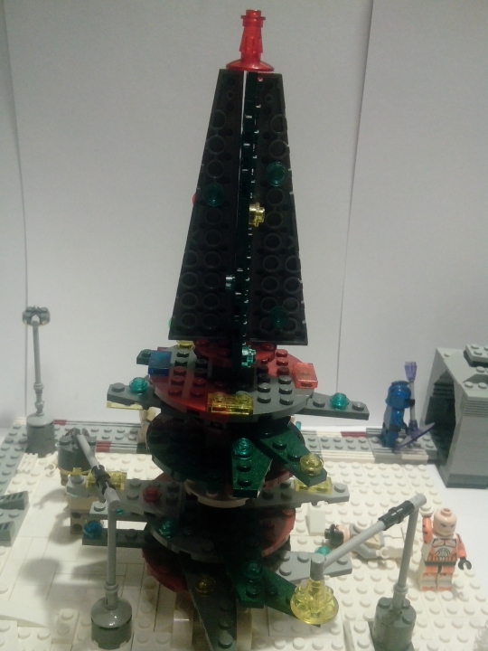 LEGO MOC - Новогодний Кубик 2014 - Новый Год, не только есть на нашей планете...: Ёлка с разных ракурсов