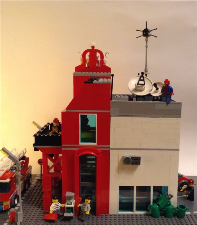 LEGO MOC - Новогодний Кубик 2014 - Дежурство в новогоднюю смену