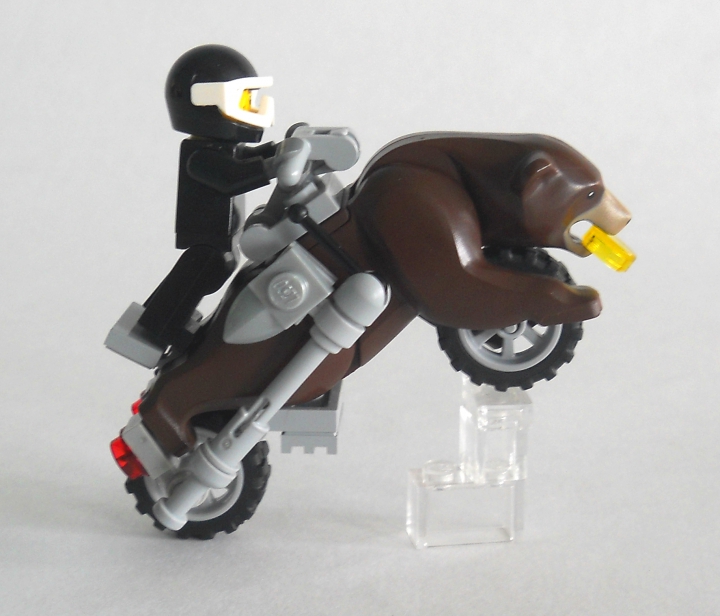 LEGO MOC - Мини-конкурс 'Lego Technic Motorcycles' - Мотоцикл 'Гризли': Пара характерных трюков.