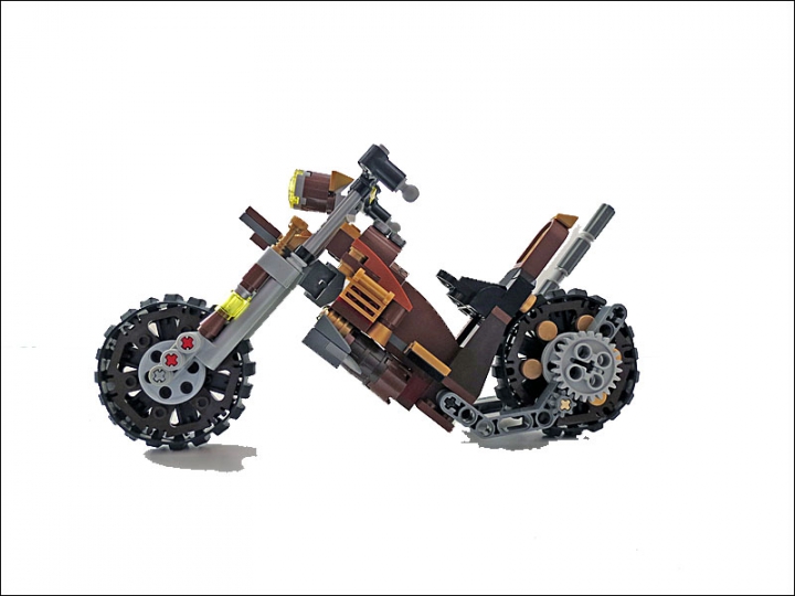 LEGO MOC - Мини-конкурс 'Lego Technic Motorcycles' - SteamBike 'AnSign': Байк одноместный. Эргономичное седло обтянуто дорогой черной кожей и оборудовано спинкой.