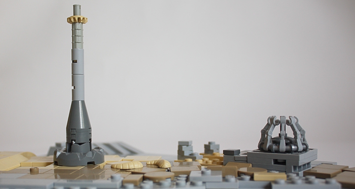 LEGO MOC - LEGO Architecture - Свердловск-86: <p align=left></i> Второе сохранившееся сооружение – недостроенная телевизионная башня, устоявшая благодаря сверхпрочному бетону марки 400. Его не успели завершить в мирное время, и строительство остановилось на отметке 219м.