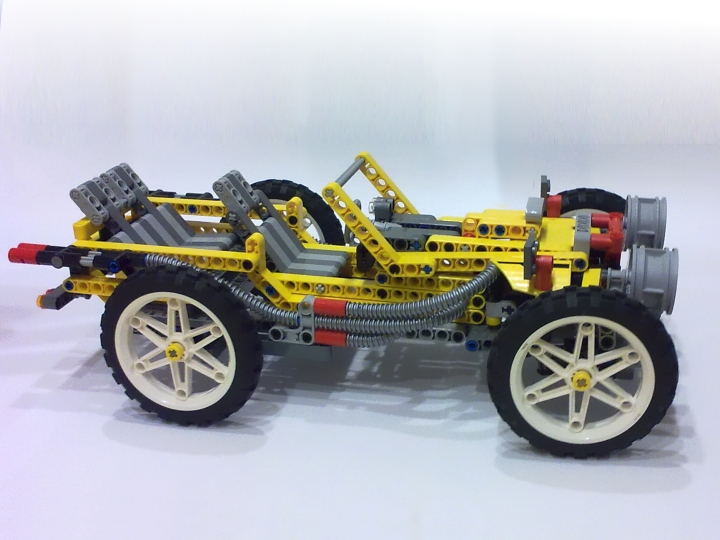 LEGO MOC - Technic-конкурс 'Легковой автомобиль' - Retro Racer: Прямоточная выхлопная система позволяет двигателю развить максимальную мощность.