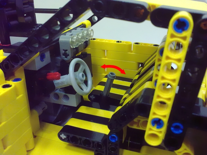 LEGO MOC - Technic-конкурс 'Легковой автомобиль' - Родстер 'Хищник': В салоне, как водится, есть руль, сиденья, приборная панель. Рычаг переключения передач, расположенный на центральном тоннеле позволяет включать и отключать блокировку межосевого дифференциала.