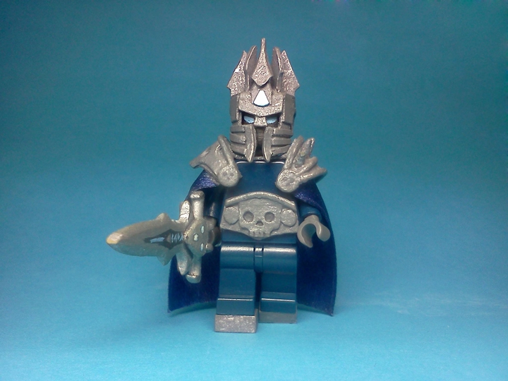 LEGO MOC - Конкурс LEGO-кастомизаторов 'Blizzard Character' - Король-лич (Артас Менетил): Тот, кто поднимет этот меч, познает на себе его силу. Подобно рассекающему плоть клинку будет она терзать его душу...