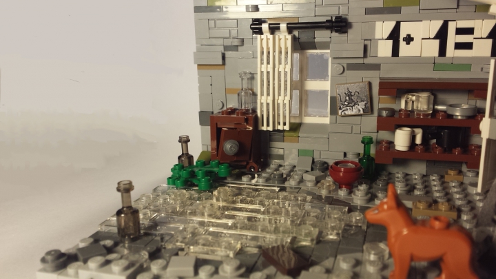 LEGO MOC - Конкурс «Советское кино» - 'Ностальгия' Тарковского: Обратите внимание на тумбочку со сломанной дверцей, лужу, занавески, надпись 1+1=1.
