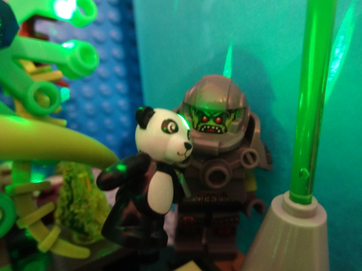 LEGO MOC - Новогодний Кубик 3015 - Подводная страна встречает Новый год. : Могоп рад подарку, но на самом деле он хотел всё, кроме мягких игрушек.<br />
