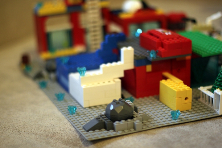 LEGO MOC - Новогодний Кубик 3015 - Новый год на Меркурии.: Кратер и следы от упавшего метеорита.