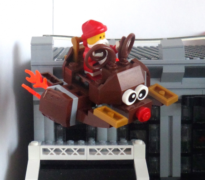 LEGO MOC - Новогодний Кубик 3015 - Празднование Нового года в городе будущего: Ну и Дед Мороз также работает, правда сменил сани и оленей/коней на более современное транспортное средство).