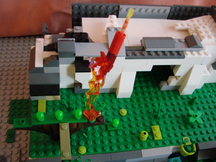 LEGO MOC - Мир Юрского периода - Пожар!: В папоротник неподалёку от гнезда ударила молния!