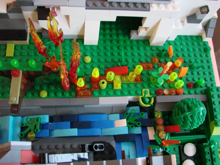 LEGO MOC - Мир Юрского периода - Пожар!: Огонь быстро распространялся по земле. 