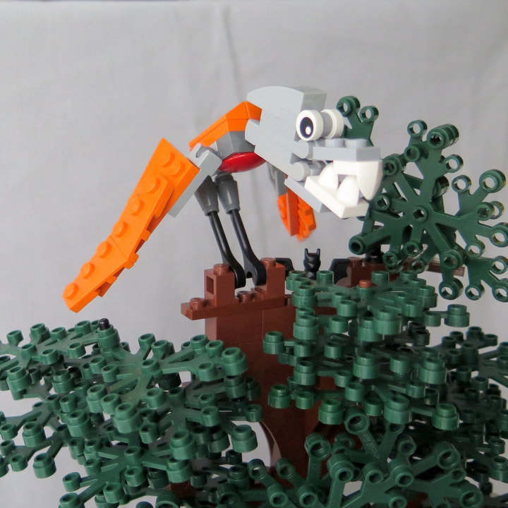 LEGO MOC - Мир Юрского периода - Три стихии: Мама-птерозавр сидит на самом верху огромного дерева (видите малыша?)