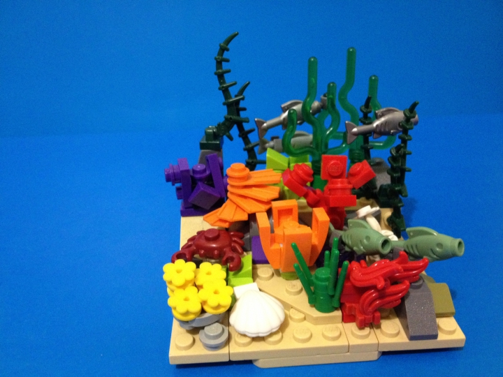 LEGO MOC - Битва Мастеров 'В кубе' - Океан в кубе.: Рассмотрим риф без акулы и ската.<br />
Вид спереди.