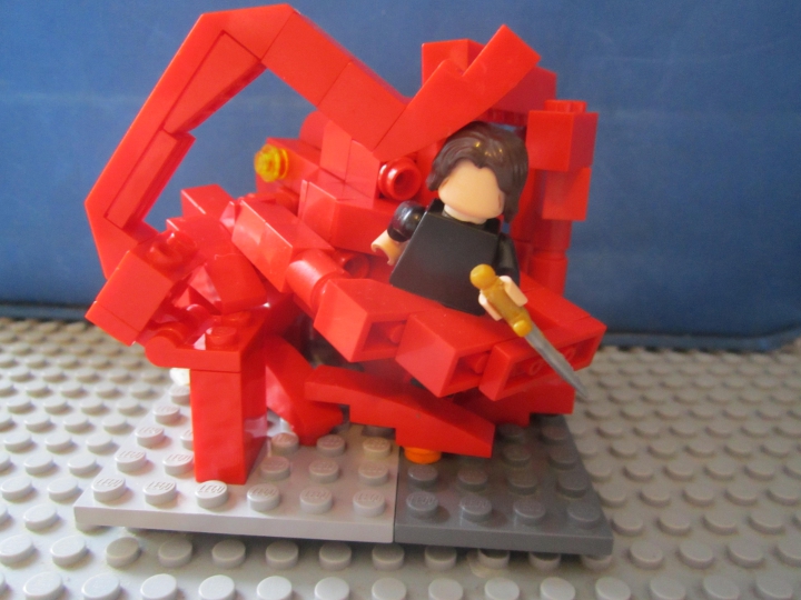 LEGO MOC - Битва Мастеров 'В кубе' - Бой со спрутами.: Ихтиандр знал, как трудно бороться человеку с его двумя руками, когда у противника восемь длинных ног. Не успеешь отрезать одну ногу спрута, семь других захватят и скрутят человеку руки.