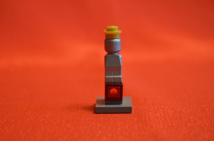LEGO MOC - Битва Мастеров 'В кубе' - Атака на Темный Замок: Статуя бывшего короля. Правда, неизвестно, почему скелеты не снесли ее…