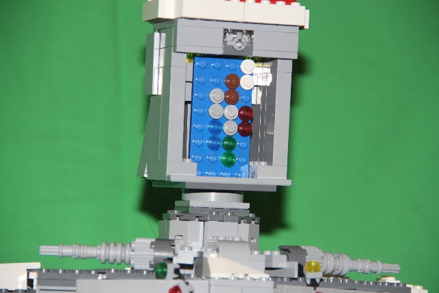 LEGO MOC - Новогодний Кубик 2016 - Дед Мороз Нуи: Голова робота 'в разрезе'.<br />
Внутри виден Метру Нуи.