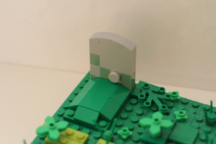 LEGO MOC - Радости и Горести Великой Победы - Враги сожгли родную хату...: Пошел солдат в глубоком горе <br><br />
На перекресток двух дорог,<br><br />
Нашел солдат в широком поле<br><br />
Травой заросший бугорок.