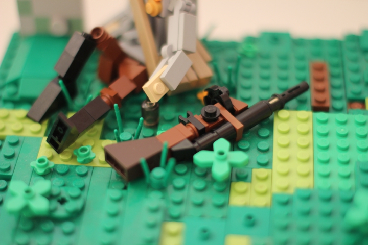 LEGO MOC - Радости и Горести Великой Победы - Враги сожгли родную хату...: Он пил — солдат, слуга народа,<br><br />
И с болью в сердце говорил:<br><br />
'Я шел к тебе четыре года,<br><br />
Я три державы покорил...'<br>