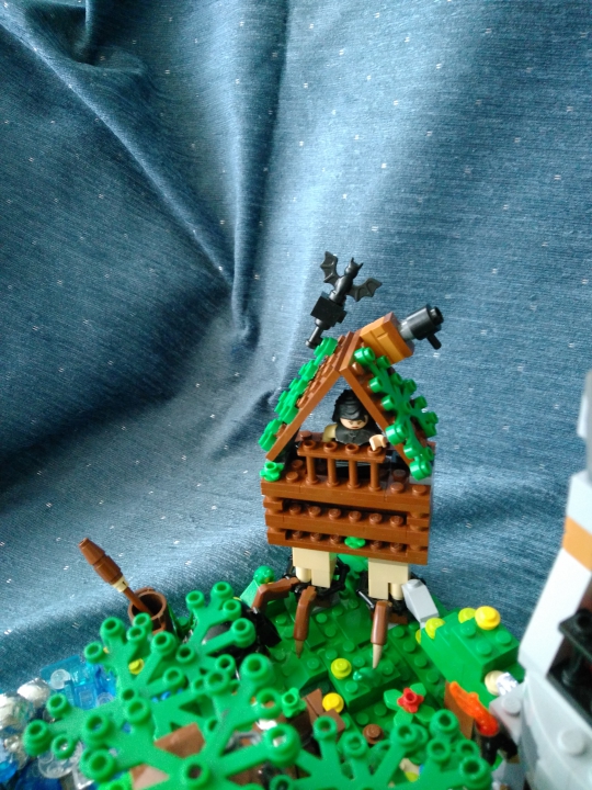 LEGO MOC - Чудеса русских сказок - 'Лукоморье': ...Избушка там на курьих<br />
                  ножках<br />
Стоит без окон,<br />
             без дверей...