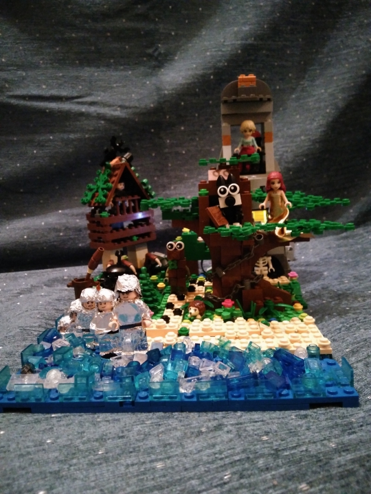 LEGO MOC - Чудеса русских сказок - 'Лукоморье': ...И там я был, и мёд я <br />
                  пил;<br />
У моря видел дуб зелёный;<br />
Под ним сидел и кот <br />
                 учёный<br />
Свои мне сказки говорил...