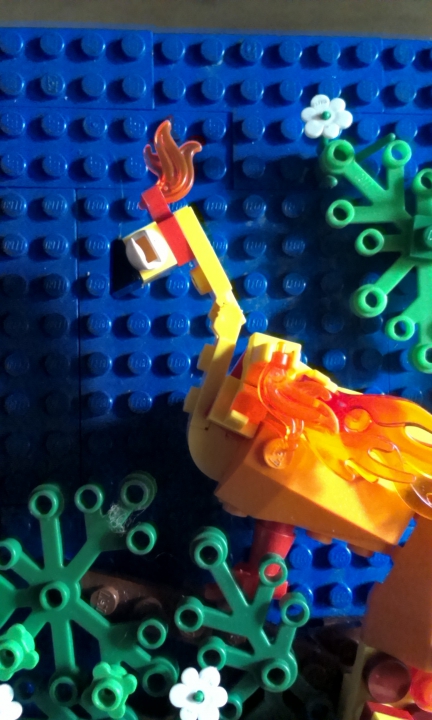 LEGO MOC - Чудеса русских сказок - Жар птица не просто синица!: Голова птички с огненным хохолком.
