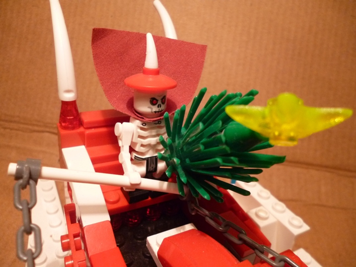 LEGO MOC - Новогодний Кубик 2017 - Скелетонский Дед Мороз: Скелет-Дед Мороз в санях