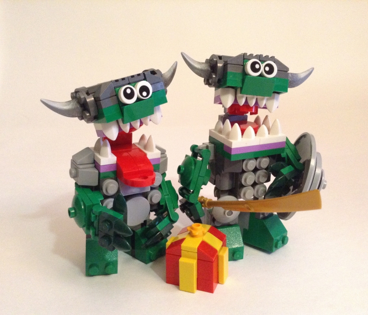 LEGO MOC - Новогодний Кубик 2017 - Операция 'Много подарков для Оркомикселей': Теперь перед братьями стоит не легкая задача... Поделить его.