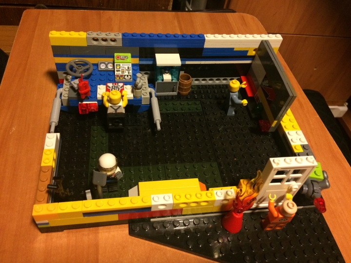 LEGO MOC - Конкурс Детективов - Детектив работает над кражей кристалла.