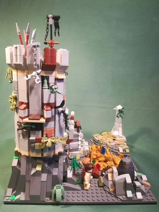 LEGO MOC - Фантастические твари и кто их фантазирует - Императорский метаморфозмей (Золотой Ужас).: Уставшие путешественники спускаются со стены. Перед ними гора золота, из которого метаморфозмеи создают свой панцирь. 