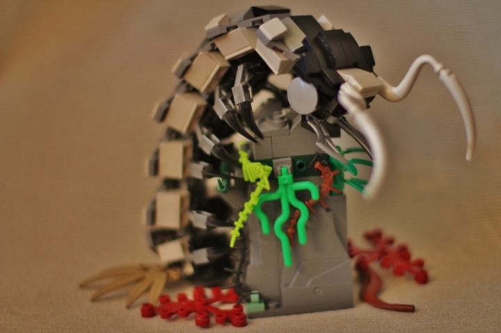 LEGO MOC - Фантастические твари и кто их фантазирует - Буйволиный Кракс: Кракс читает прошлое камушка.