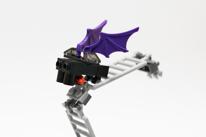 LEGO MOC - Фантастические твари и кто их фантазирует - Летаус, Лестничник и Змеинус: Одно из них — птичка, называющаяся «Летаус».