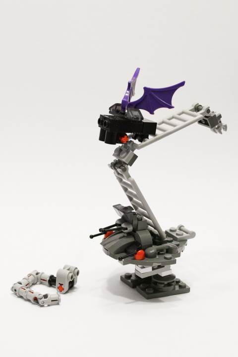 LEGO MOC - Фантастические твари и кто их фантазирует - Летаус, Лестничник и Змеинус: Теперь о симбиозе!!!<br />
<br />
Птица не может взлетать с ровного места — ей надо взлетать с возвышенности. Лестничник хорош для взлёта, когда он поднимает лестницу. Поэтому птица договорилась с ним так: они подходят к дереву с фруктами, Лестничник поднимает лестницу, а птичка забирается на самый верх и взлетает оттуда, достаёт фрукт и летит вниз. Внизу они едят фрукт. Но во фруктах содержится много паразитов!!! И тогда они вместе начали искать кого-нибудь, кто спасёт их от паразитов! И они нашли: Змеинус! Вот кто спасёт их! У Змеинуса есть магия: он может достать паразитов из любого места (и ещё некоторые вещи)! Они договорились с ним и стали жить-поживать, почти никого не обижать!!!<br />
<br />
Надеюсь, не было страшно? 